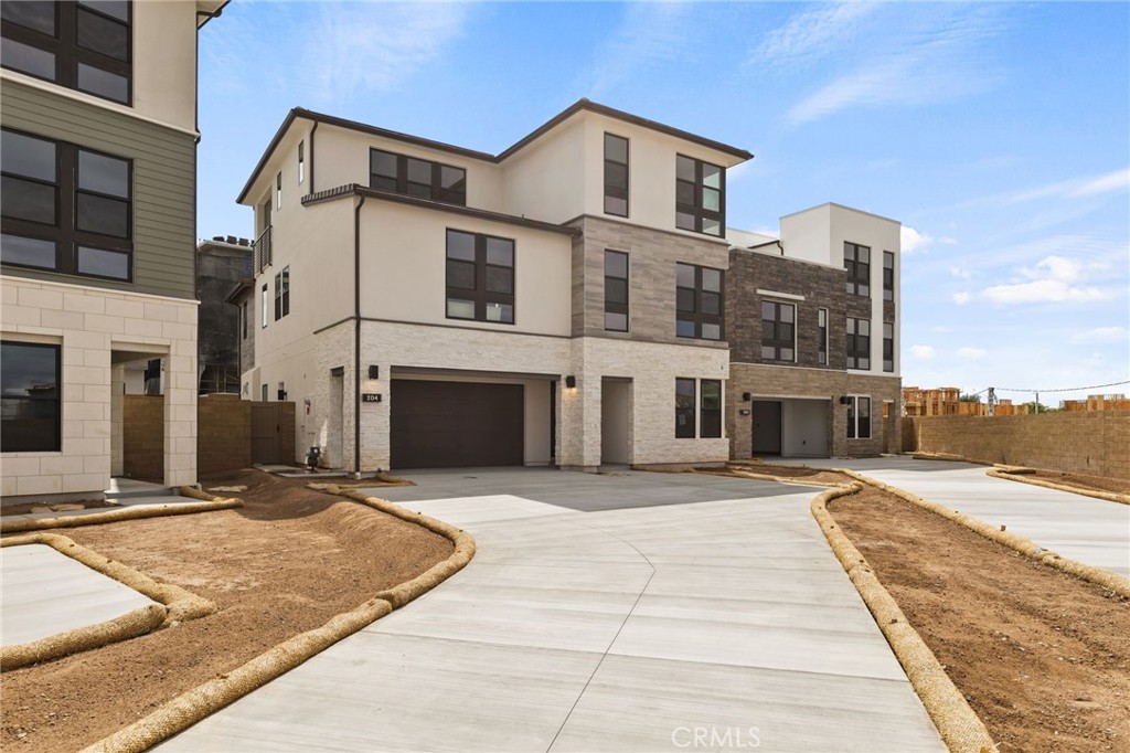 MLS #OC25268401 image #2