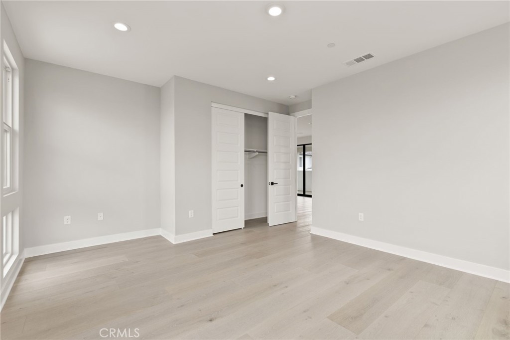 MLS #OC25268401 image #8