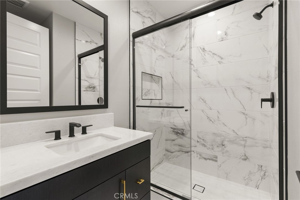 MLS #OC25268401 image #9