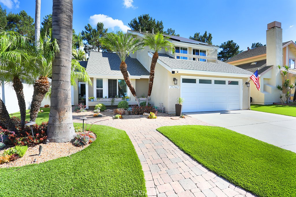 MLS #OC25268504 image #1