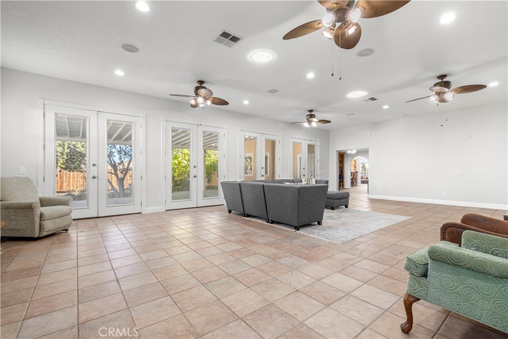 MLS #OC25268532 image #16