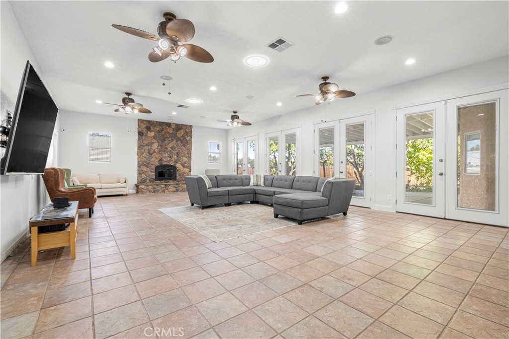 MLS #OC25268532 image #22