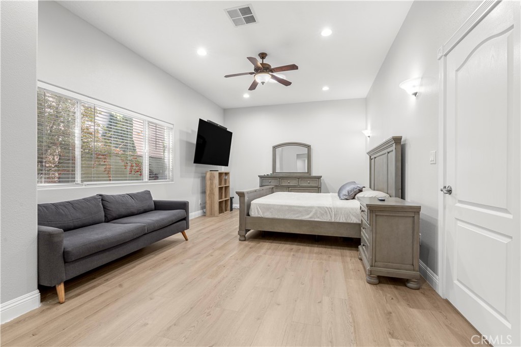 MLS #OC25268532 image #23