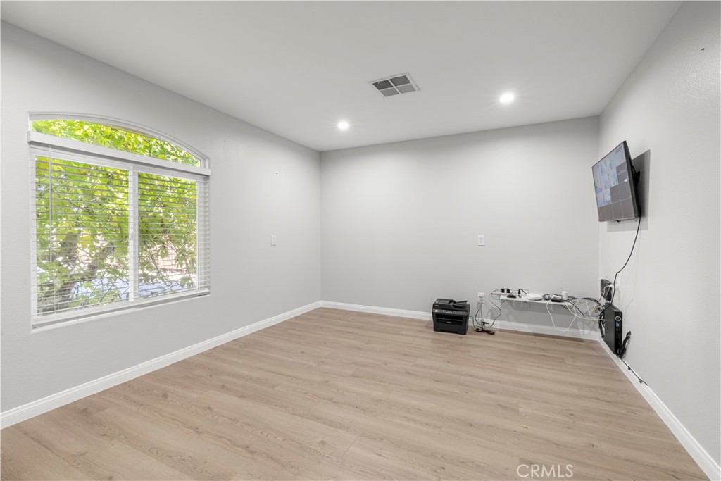 MLS #OC25268532 image #40