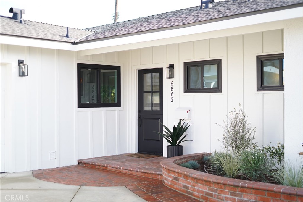 MLS #OC25268537 image #1