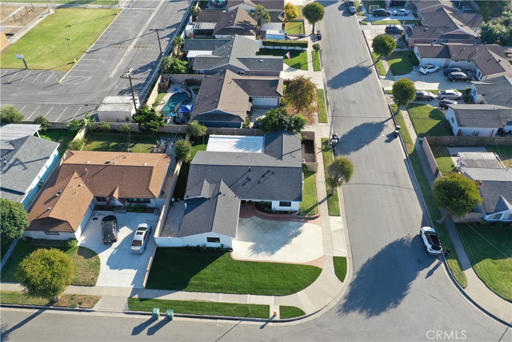 MLS #OC25268537 image #24