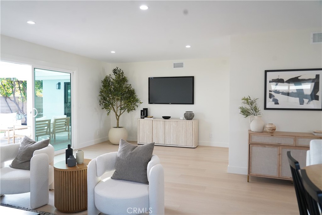 MLS #OC25268537 image #8