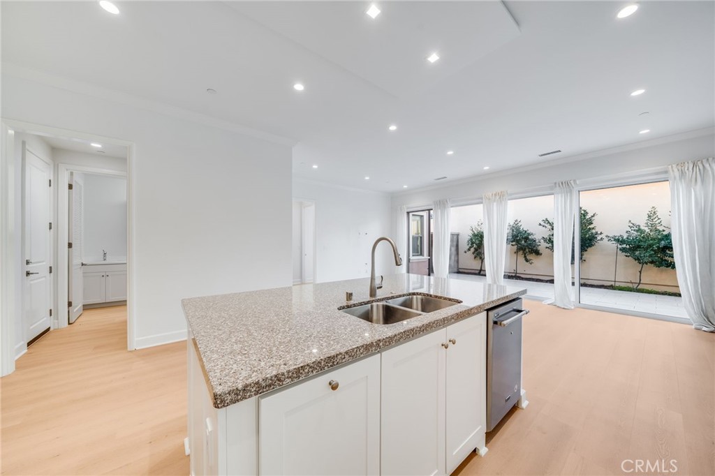 MLS #OC25268546 image #1