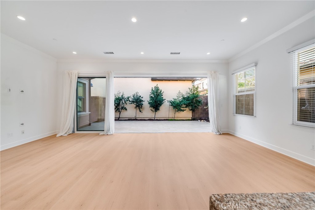 MLS #OC25268546 image #5