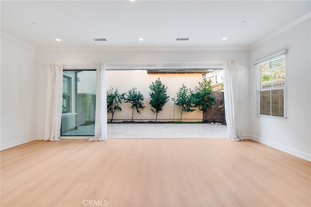 MLS #OC25268546 image #6