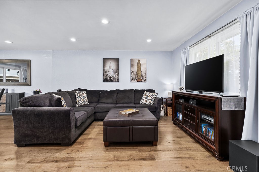 MLS #OC25268577 image #3