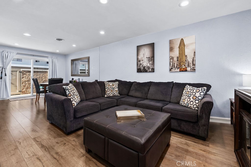 MLS #OC25268577 image #4