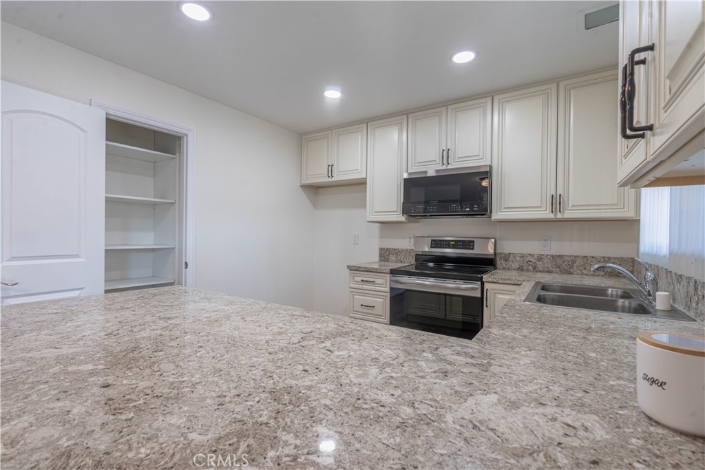 MLS #OC25268607 image #5