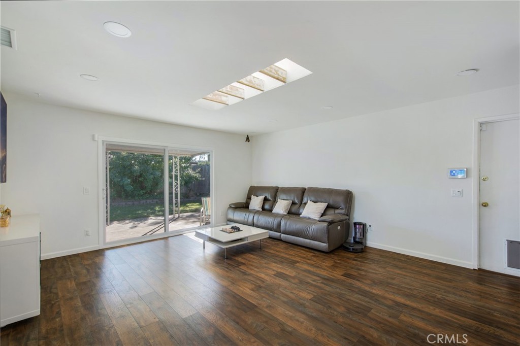 MLS #OC25268608 image #10