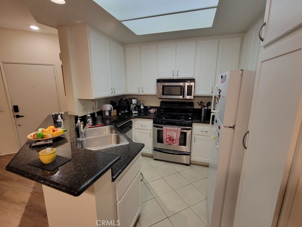 MLS #OC25268716 image #3