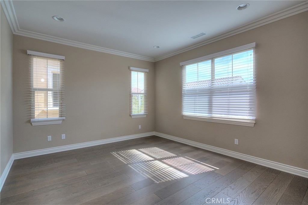 MLS #OC25268722 image #32