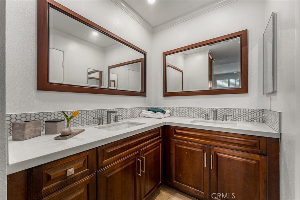 MLS #OC25268747 image #17