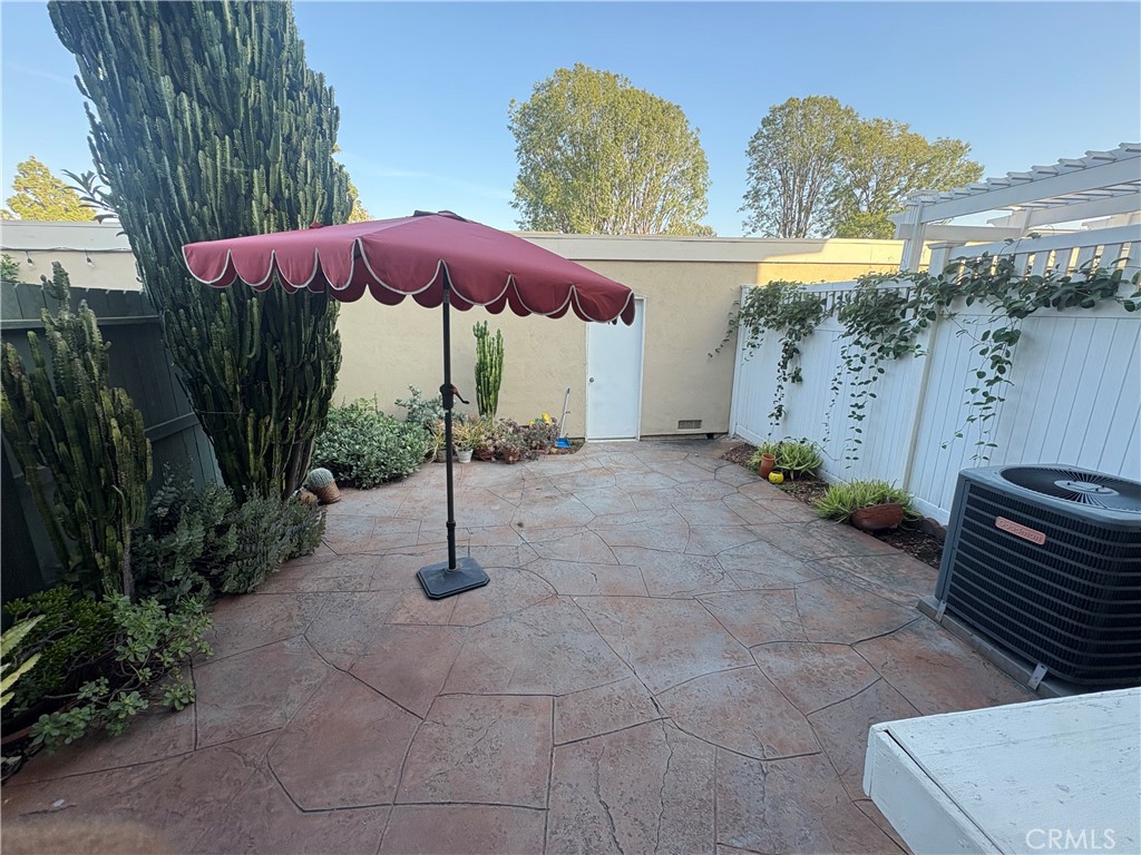 MLS #OC25268758 image #0