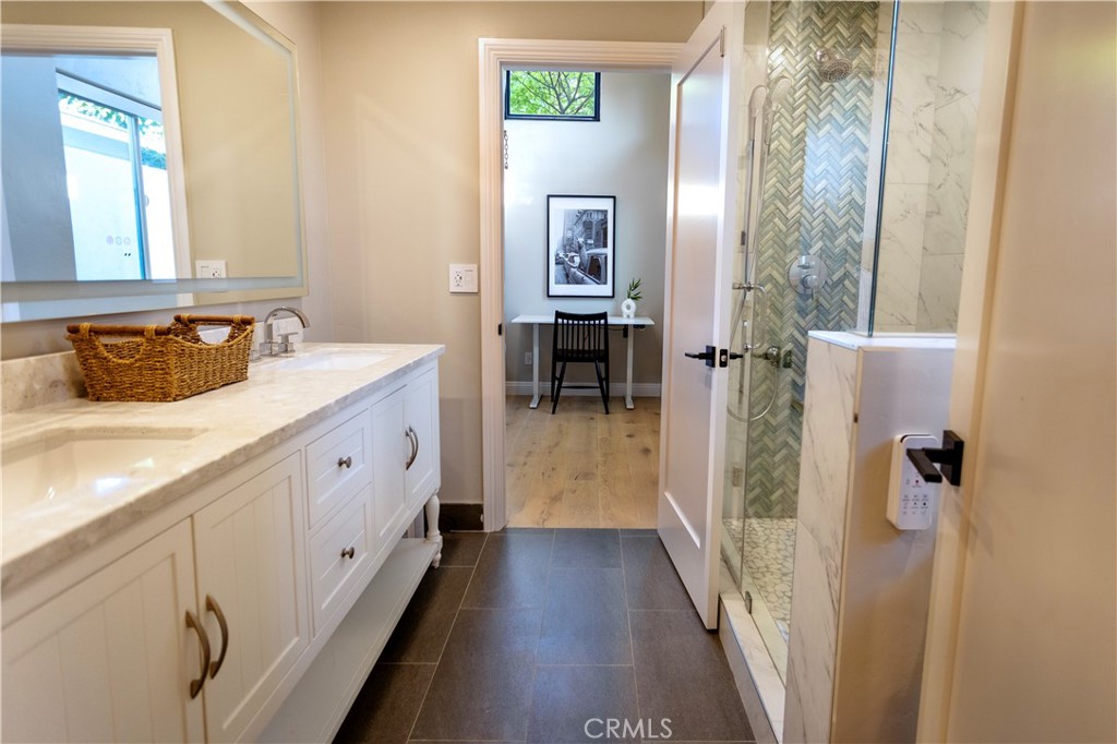 MLS #OC25268761 image #33