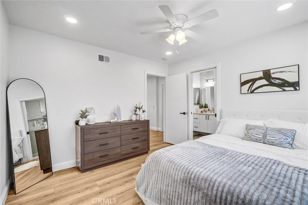 MLS #OC25268773 image #11