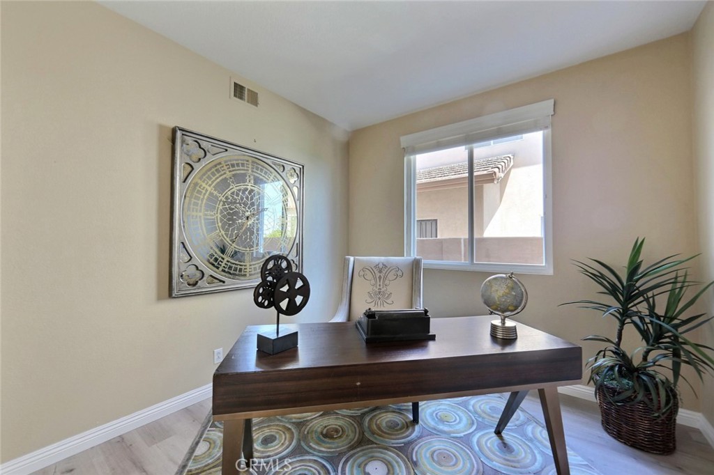 MLS #OC25268825 image #4