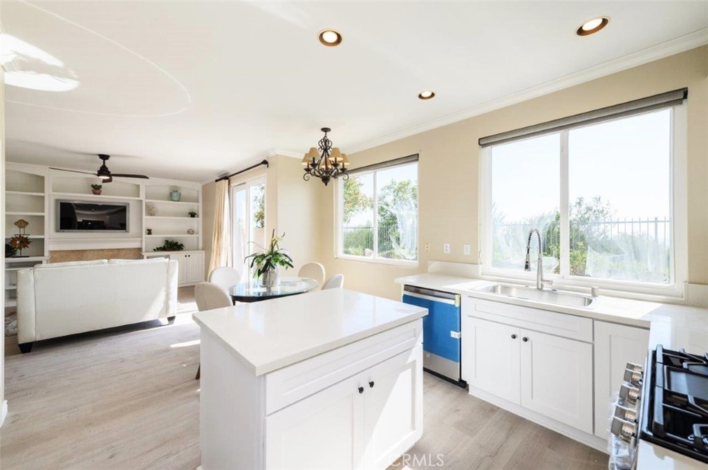 MLS #OC25268825 image #8