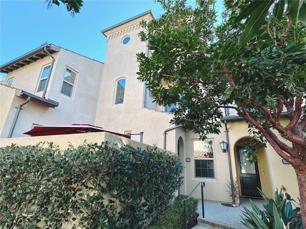 MLS #OC25268828 image #1