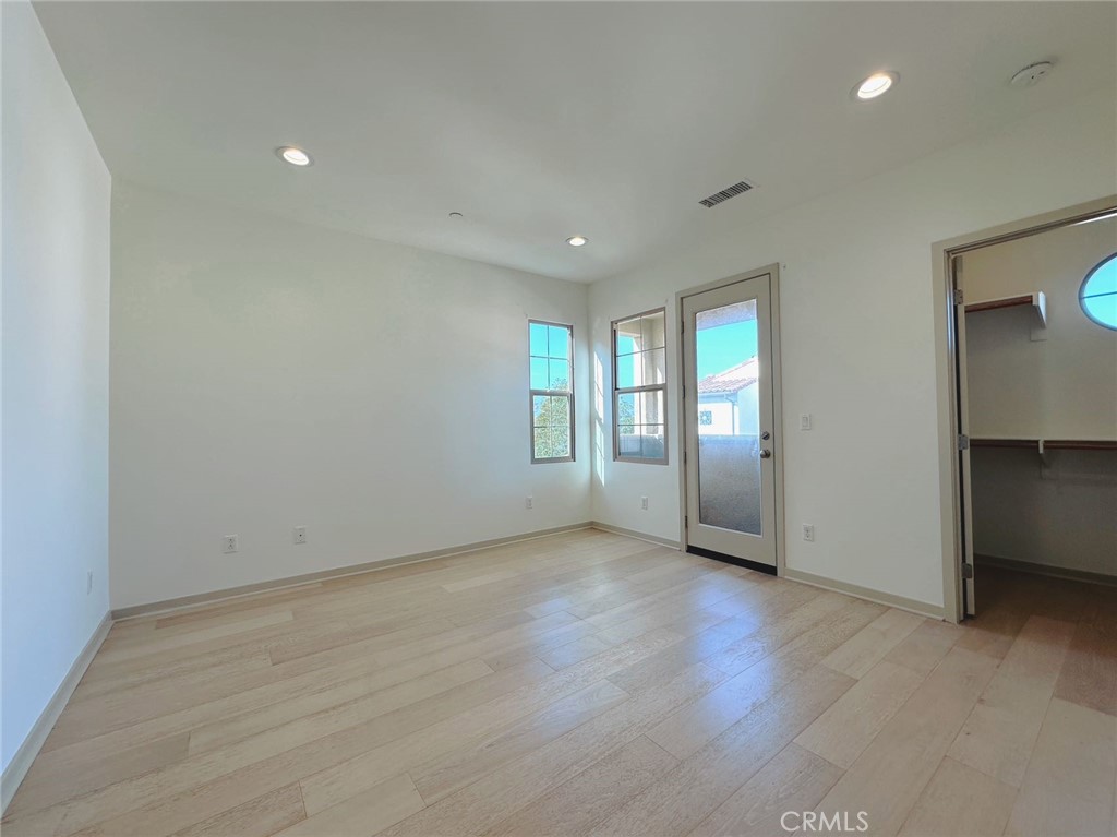 MLS #OC25268828 image #10