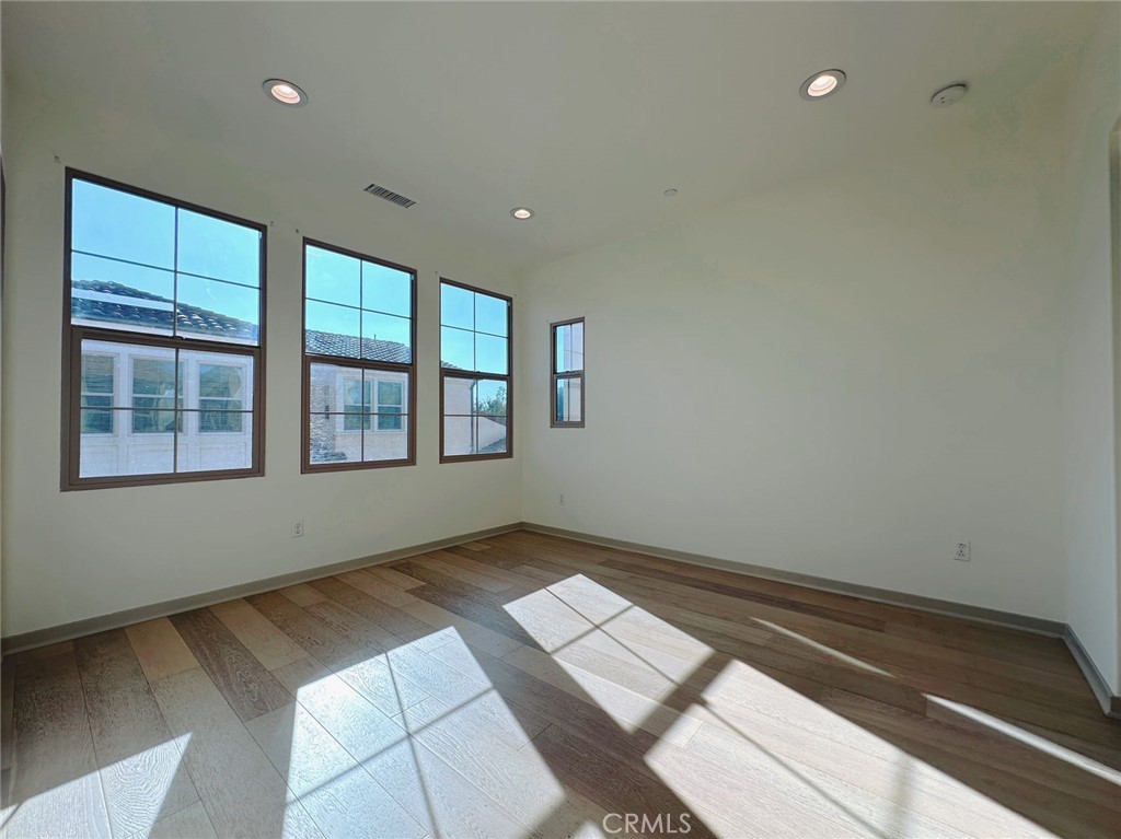 MLS #OC25268828 image #14