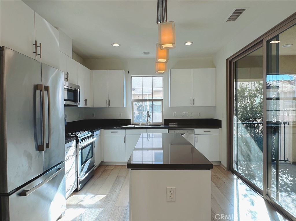 MLS #OC25268828 image #8