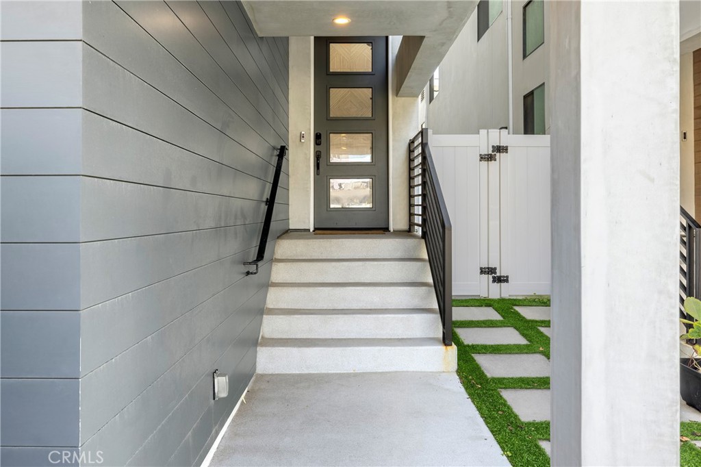 MLS #OC25268924 image #2