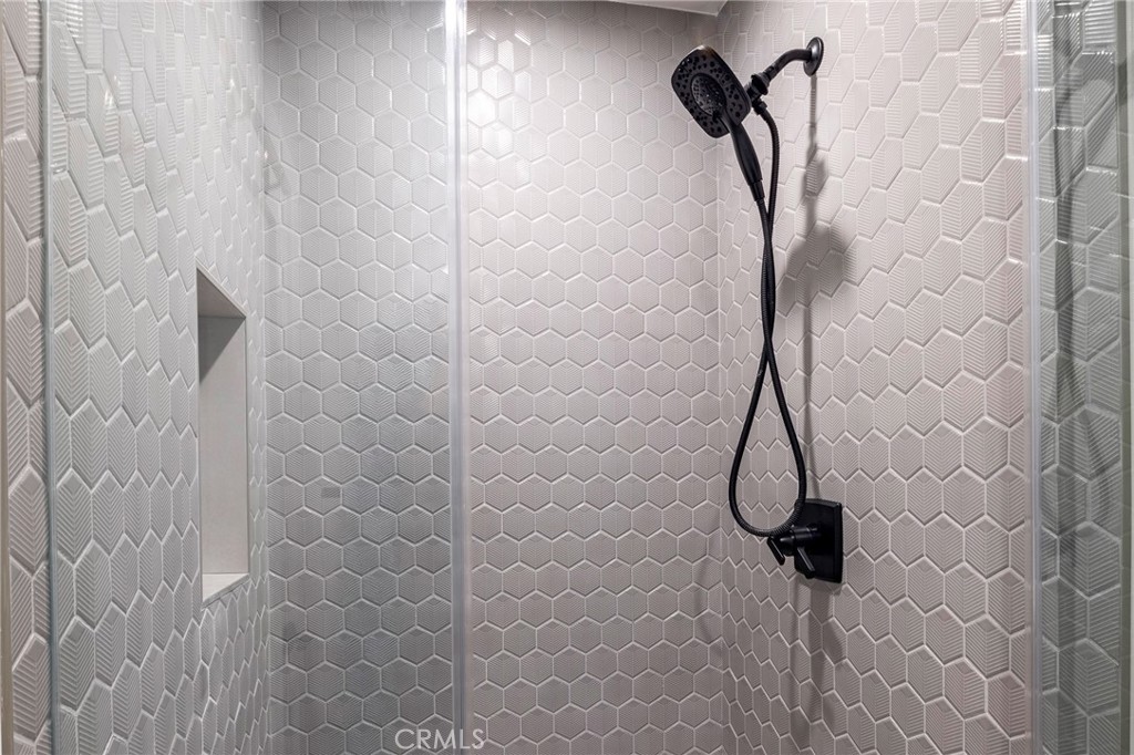 MLS #OC25268924 image #8