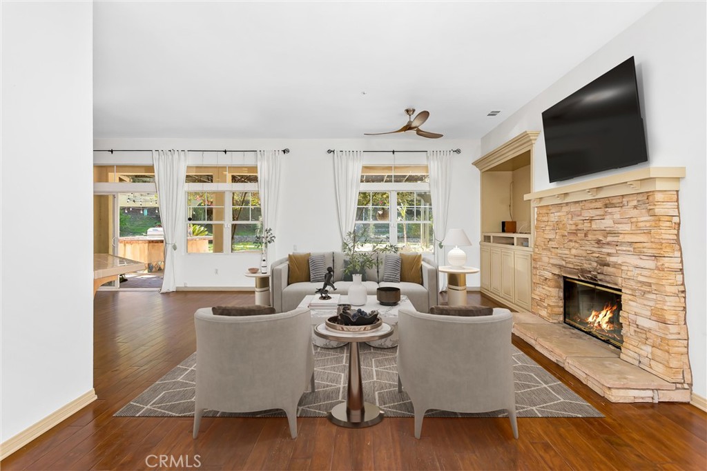 MLS #OC25268953 image #1