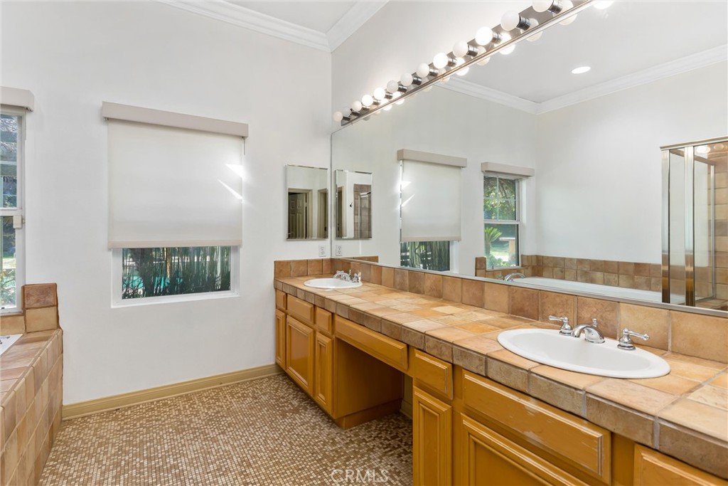 MLS #OC25268953 image #32