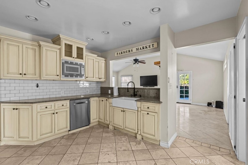 MLS #OC25268967 image #10