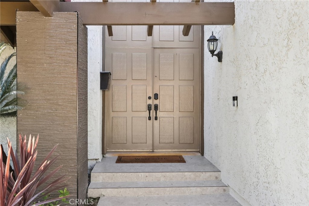 MLS #OC25269026 image #1