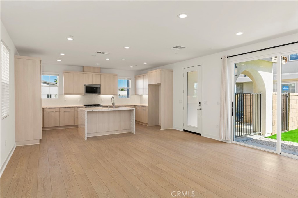 MLS #OC25269027 image #1