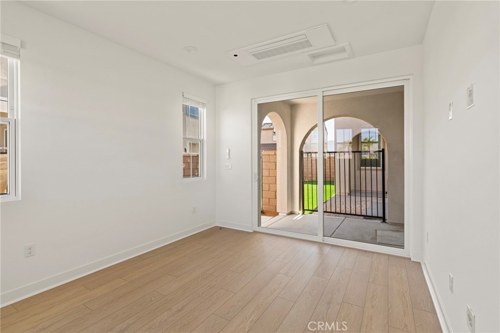 MLS #OC25269027 image #17