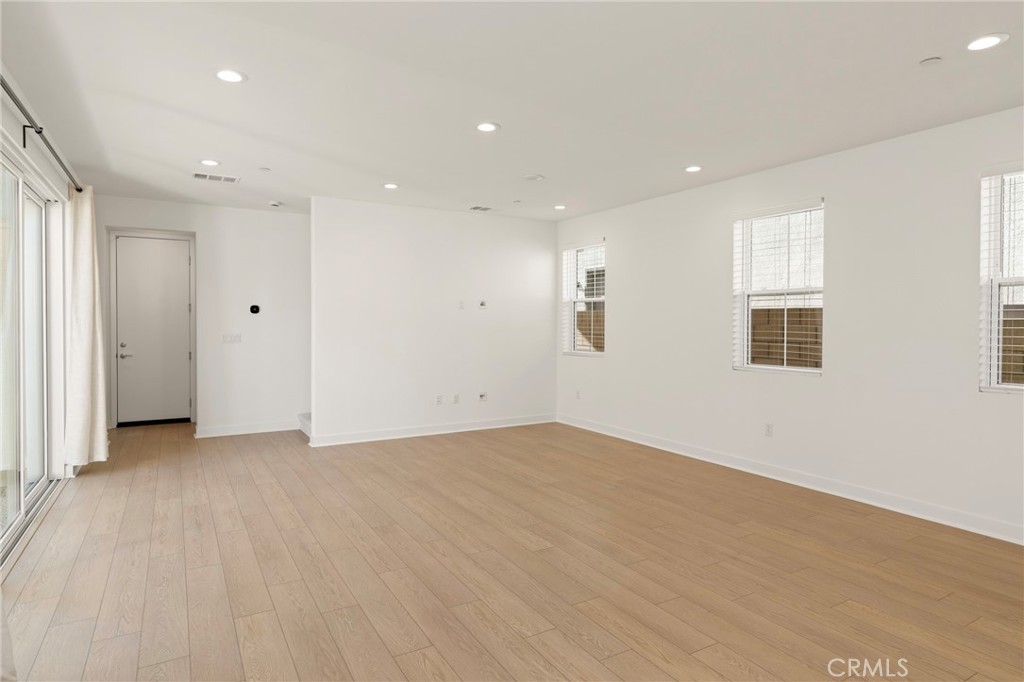 MLS #OC25269027 image #19