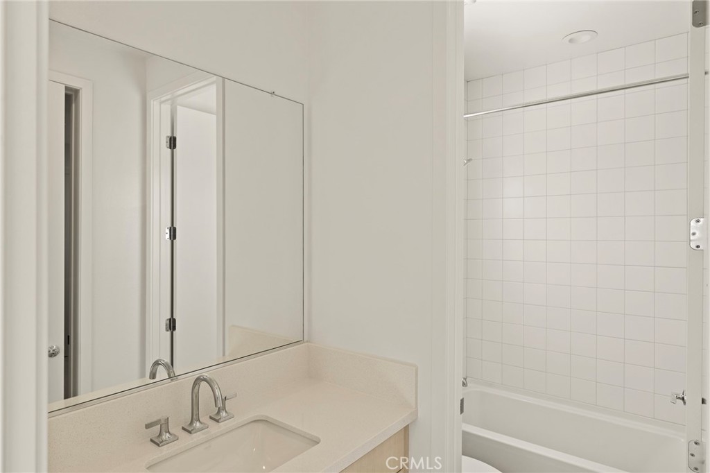 MLS #OC25269027 image #9