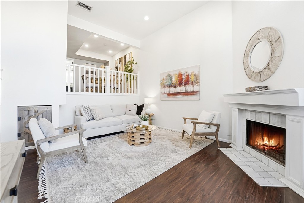 MLS #OC25269061 image #1