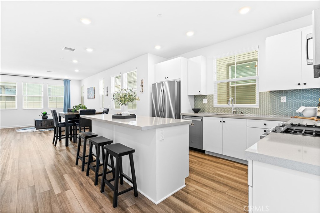 MLS #OC25269066 image #1