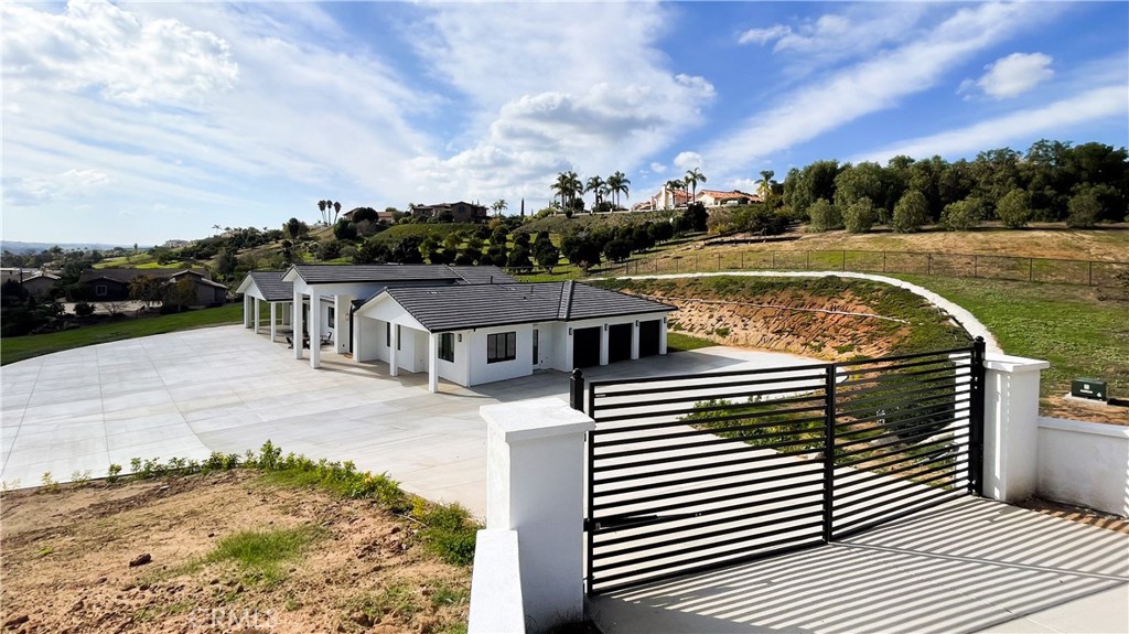 MLS #OC25269068 image #4