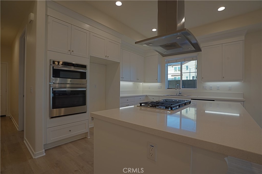 MLS #OC25269301 image #1