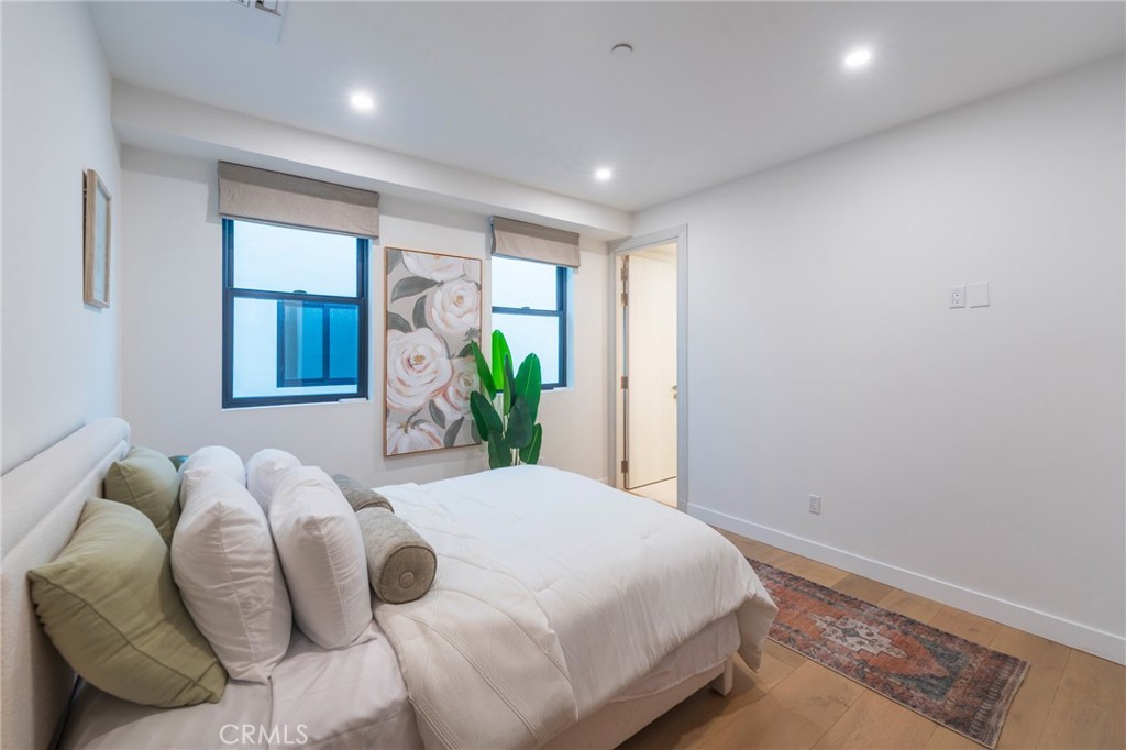 MLS #OC25269306 image #24