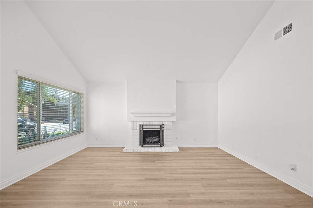 MLS #OC25269322 image #4