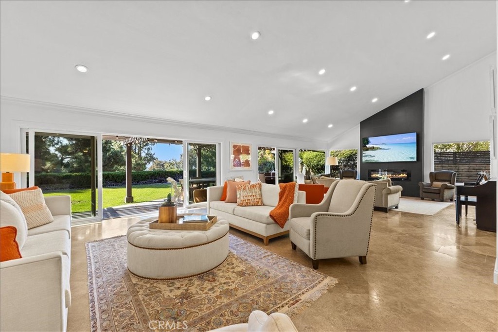 MLS #OC25269348 image #1