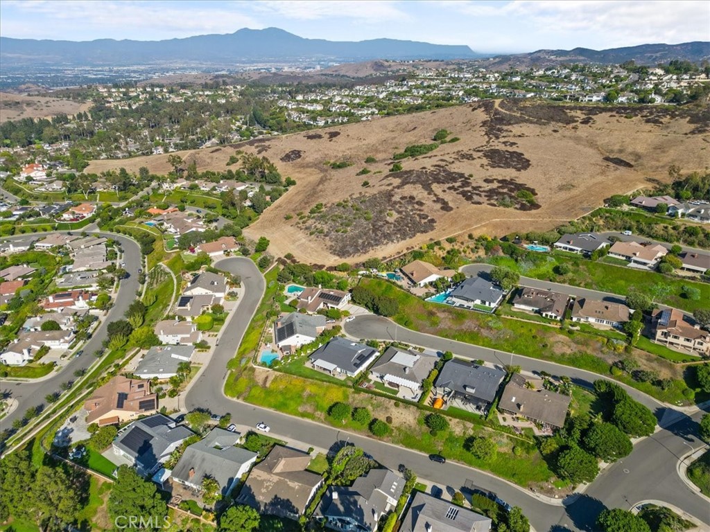 MLS #OC25269348 image #30