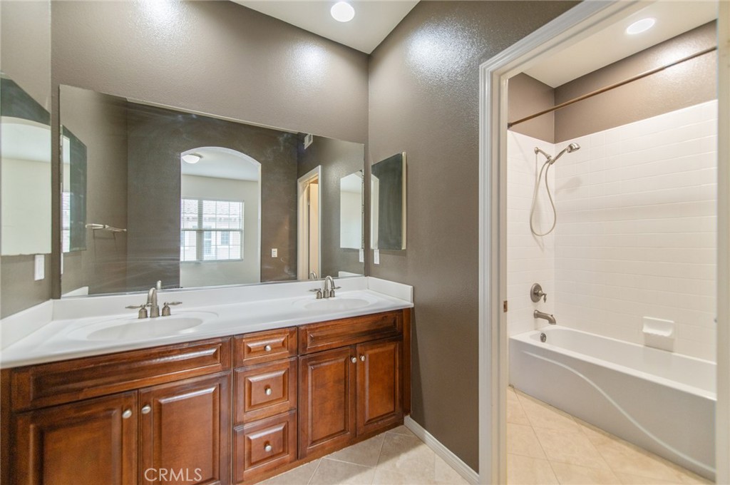 MLS #OC25269357 image #19