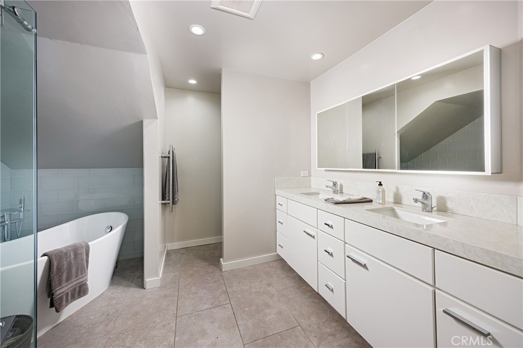 MLS #OC25269364 image #22